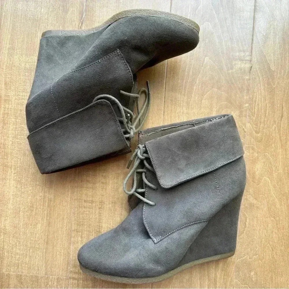 Mossimo Supply Co. Wedge Booties, Green/Taupe Ankle Boots for Women, Size 9 - Picture 7 of 10